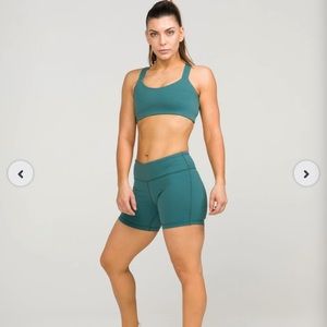 NWT IAB MFG medium 5 inch mallard green no-ride shorts